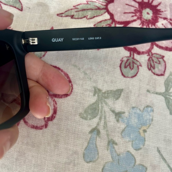 Quay Australia ICY Matte Black Square Sunglasses with Gradient Lenses NEW - Picture 4 of 6